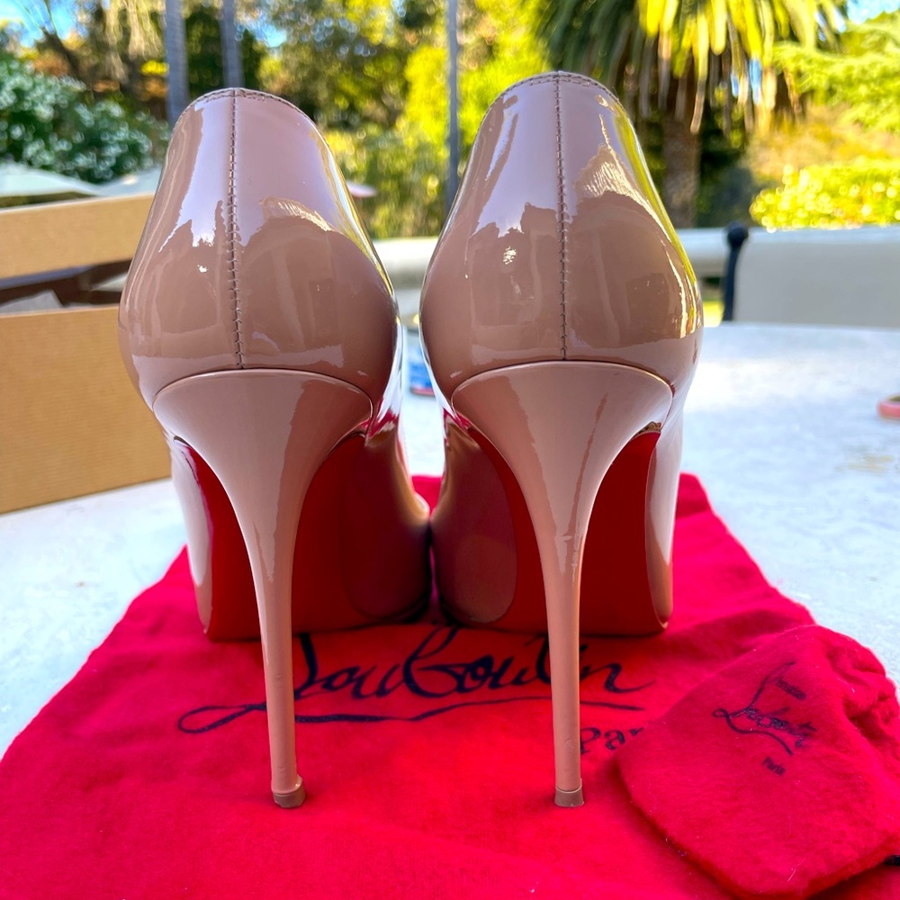 CHRISTIAN LOUBOUTIN Pigalle Follies 100 patent-leather pumps in Nude